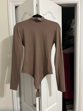 Aritzia babaton contour bodysuit size M
